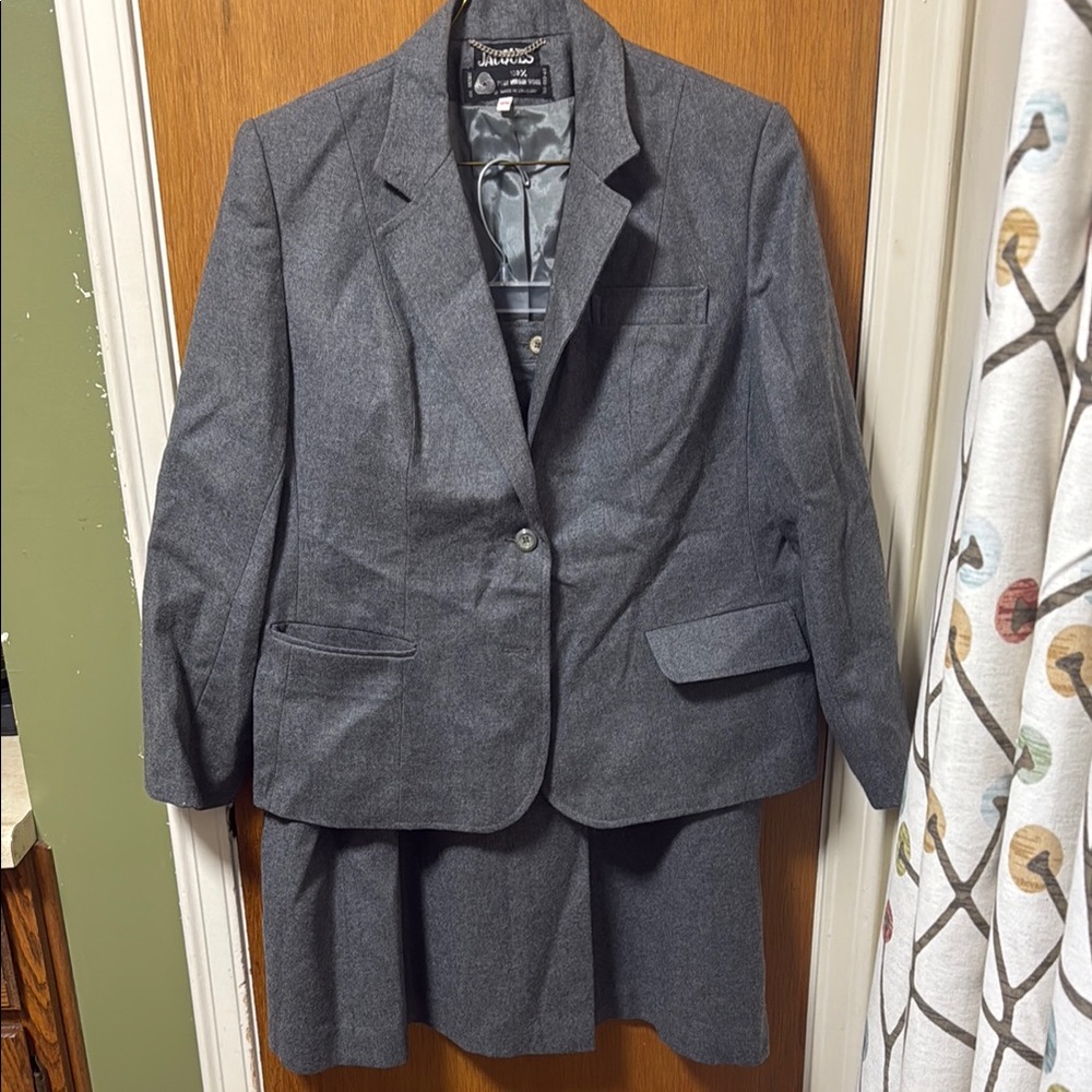 Vintage Jacques Women's Gray Blazer and Skirt Set